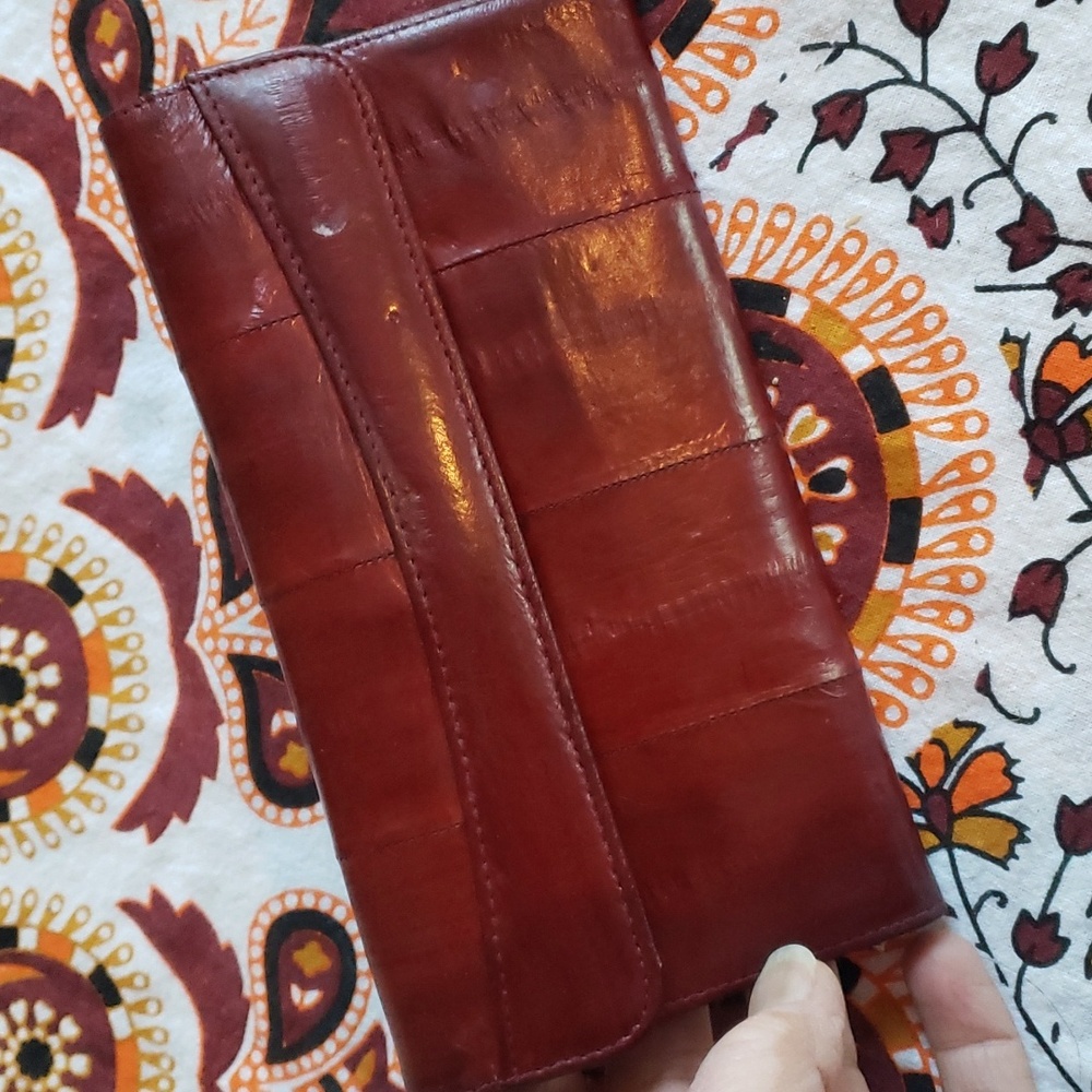 TAURUS Genuine Vintage EEL Skin wallet Plum Burgundy.           (BIN 005)
